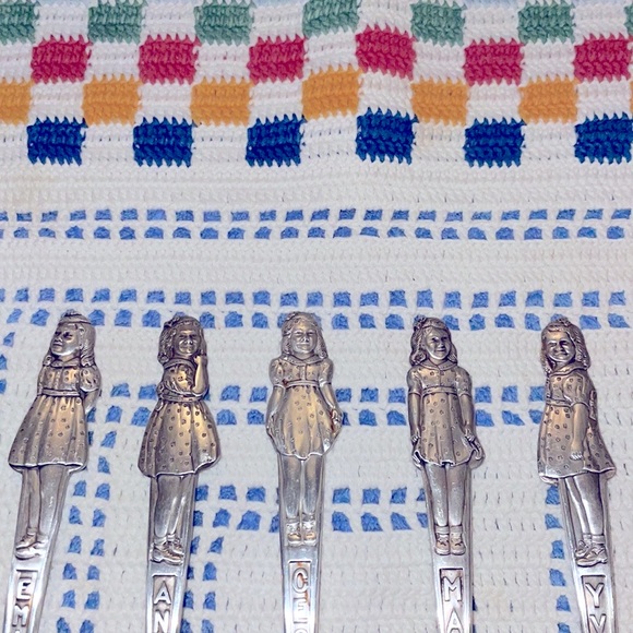 Vintage 1900-1940 Carlton Silver Plated Dionne Quintuplets Set of 5 Spoons. - Picture 2 of 5